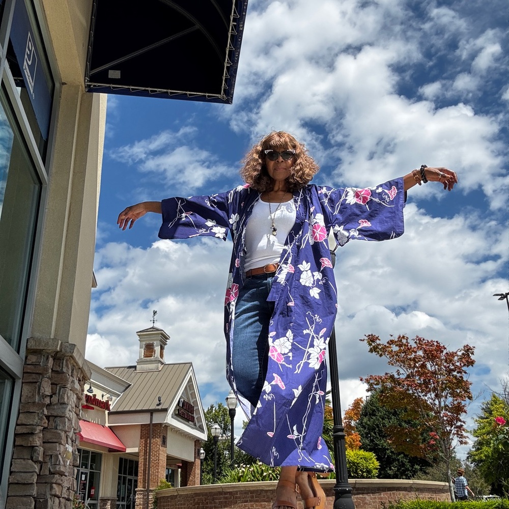 Stylish Navy Kimono with Floral Accents